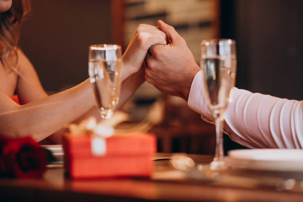 Anniversary celebration and romantic dinner in El Poblado, Medellín, with the Café Hotel Sentimientos Package.